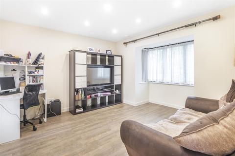 30 Redwood Drive, Epsom, KT19 8FL