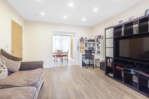 30 Redwood Drive, Epsom, KT19 8FL