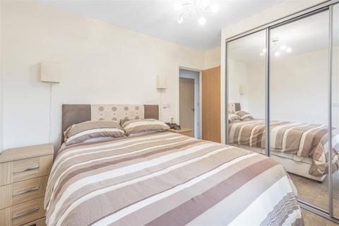 30 Redwood Drive, Epsom, KT19 8FL