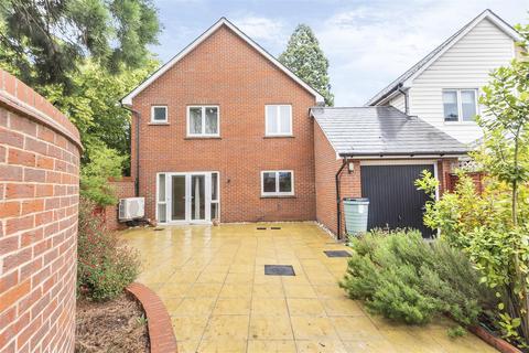 30 Redwood Drive, Epsom, KT19 8FL