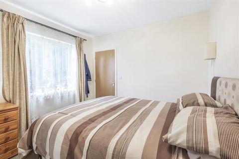 30 Redwood Drive, Epsom, KT19 8FL