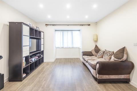 30 Redwood Drive, Epsom, KT19 8FL