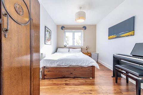 Flat 30, Morville House Fitzhugh Grove, London, SW18 3SD