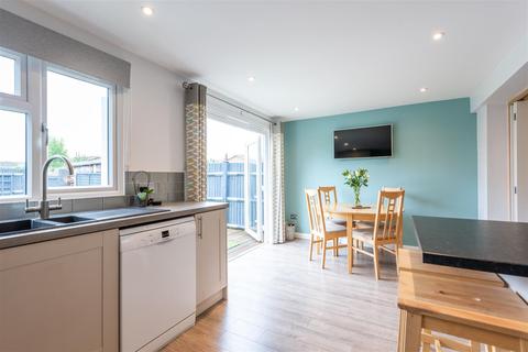 227 Fleetside, West Molesey, KT8 2NJ