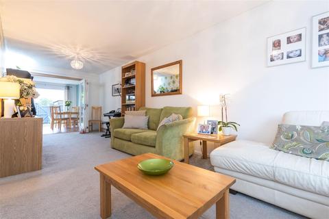 227 Fleetside, West Molesey, KT8 2NJ