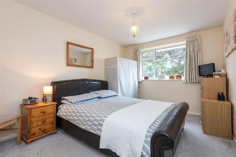 227 Fleetside, West Molesey, KT8 2NJ