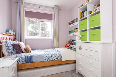 227 Fleetside, West Molesey, KT8 2NJ