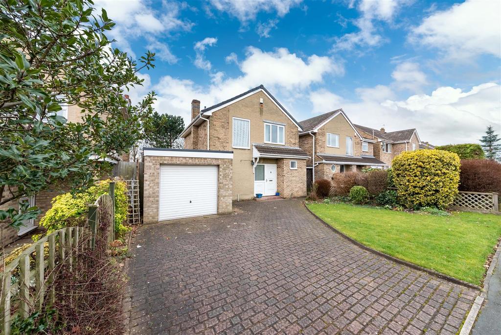 Cumbrian Way, Wakefield 3 bed detached house £250,000