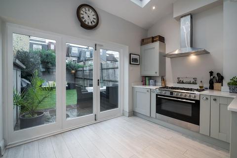 9 Aldren Road, London, SW17 0JT