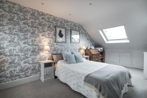 9 Aldren Road, London, SW17 0JT
