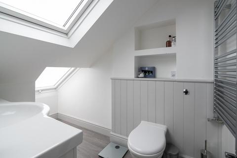 9 Aldren Road, London, SW17 0JT