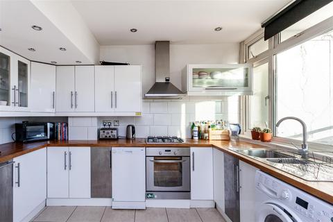 4 Old Market Square, London, E2 7PQ