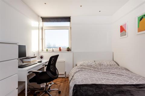 4 Old Market Square, London, E2 7PQ