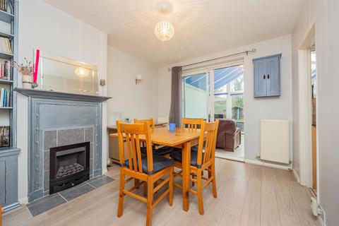 35 Toynbee Road, London, SW20 8SH