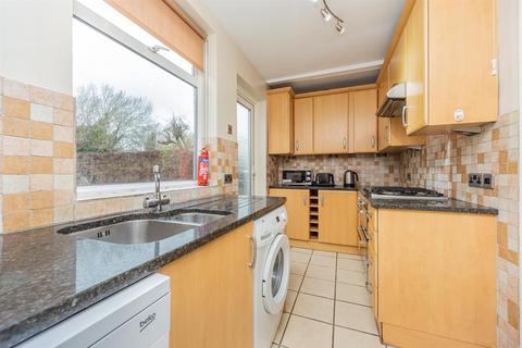 35 Toynbee Road, London, SW20 8SH