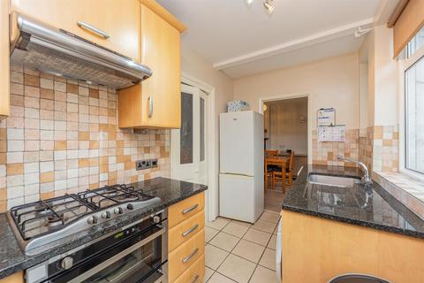 35 Toynbee Road, London, SW20 8SH