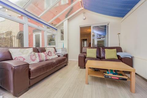 35 Toynbee Road, London, SW20 8SH