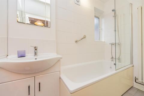 35 Toynbee Road, London, SW20 8SH