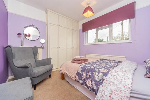 35 Toynbee Road, London, SW20 8SH