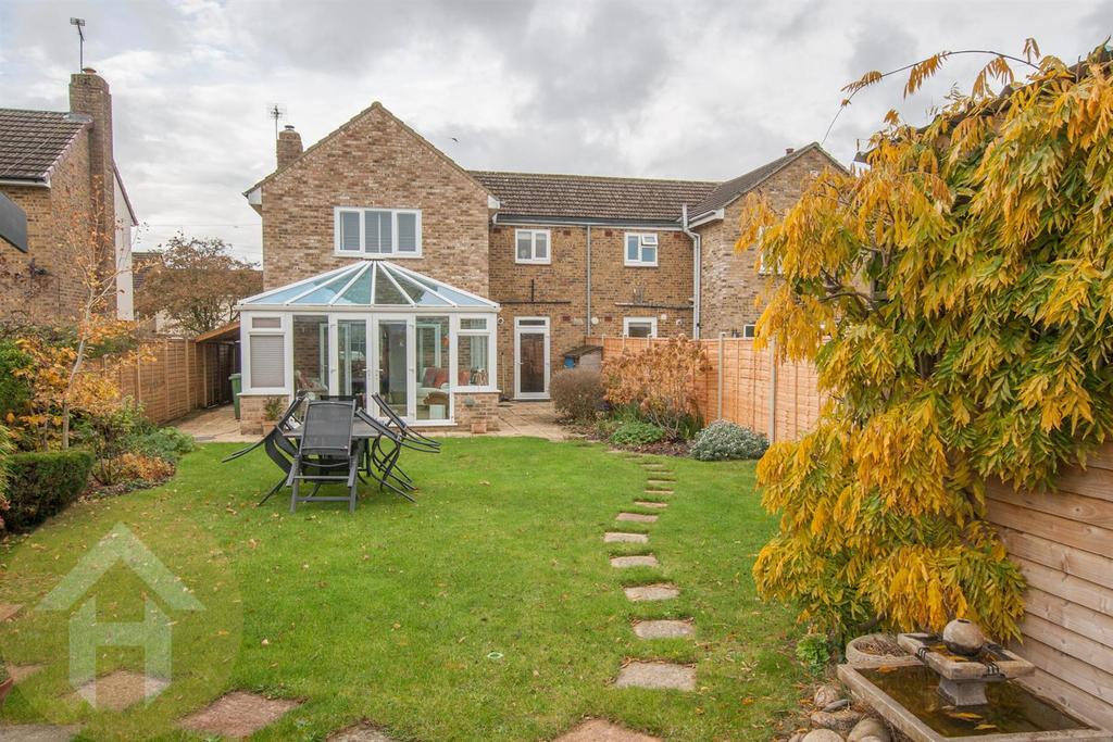 Lancaster Square, Lyneham 3 bed semidetached house £335,000