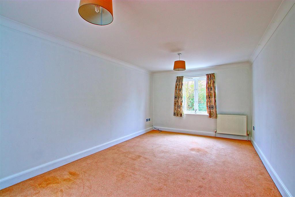 1 Saberton CloseWaterbeach 2 bed semidetached house £1,150 pcm (£265 pw)