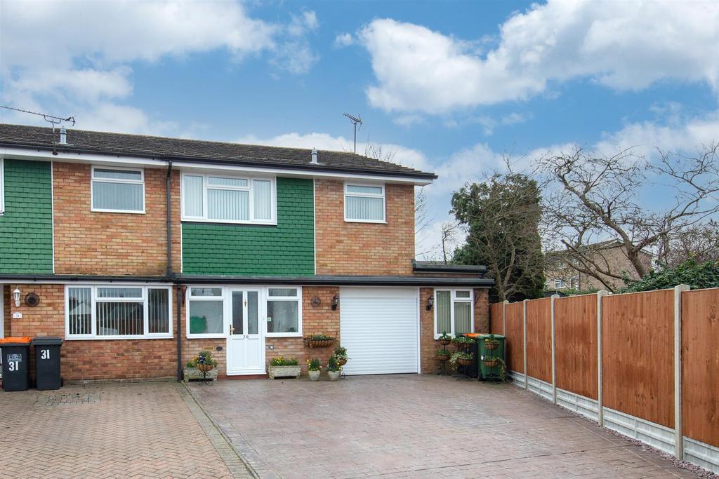 Leighton Court, Dunstable 3 bed end of terrace house £390,000