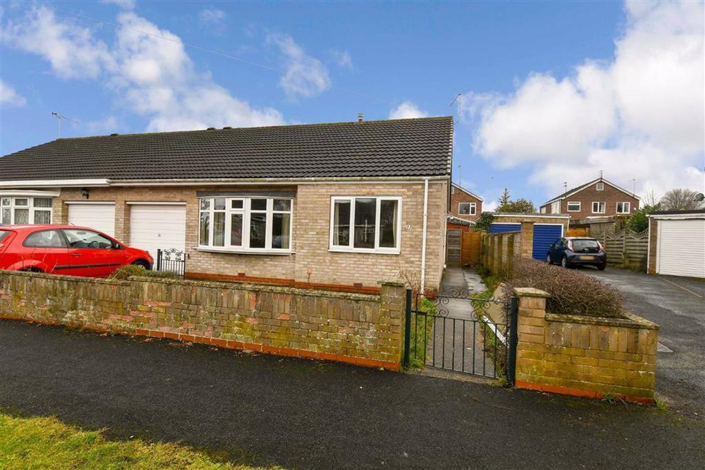 Bessacarr Avenue, Willerby, East... 2 bed semidetached bungalow £200,000