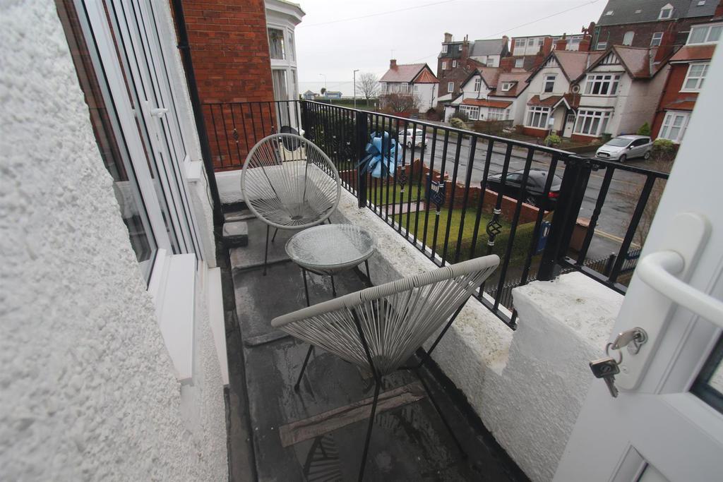 Outer balcony: