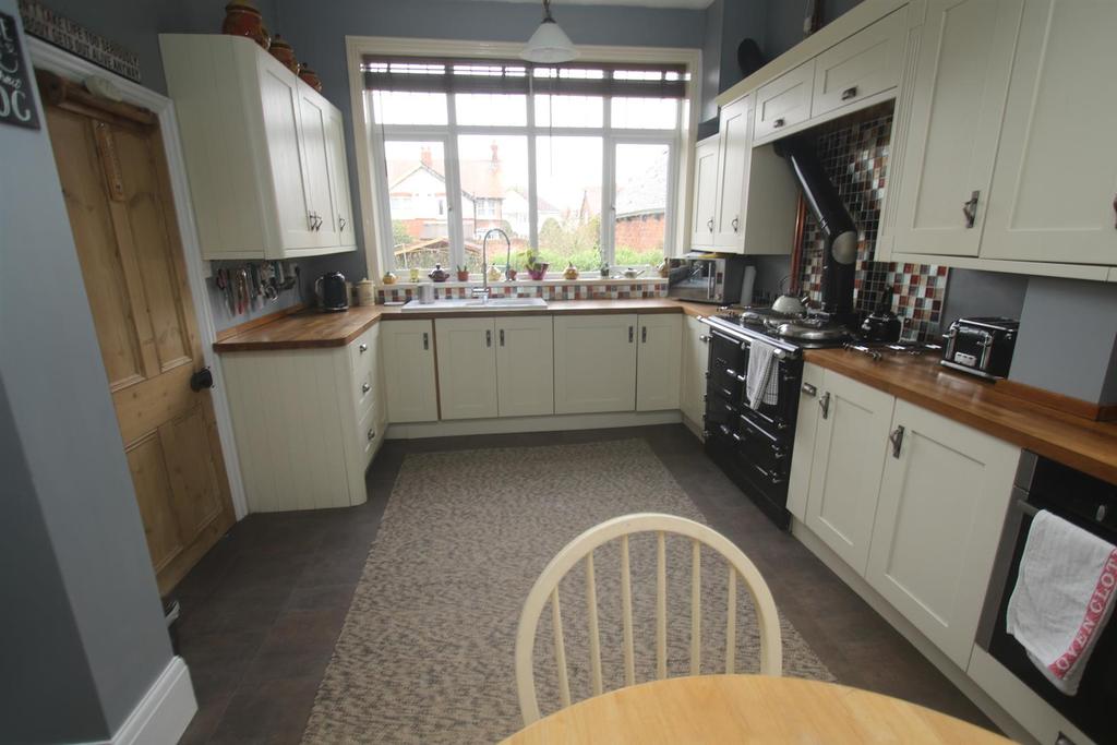 Kitchen: