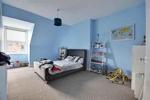 49d Manor Road, Bexhill-on-sea, TN40 1SN