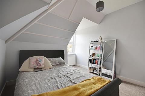 49d Manor Road, Bexhill-on-sea, TN40 1SN
