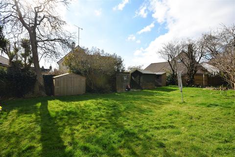 49d Manor Road, Bexhill-on-sea, TN40 1SN