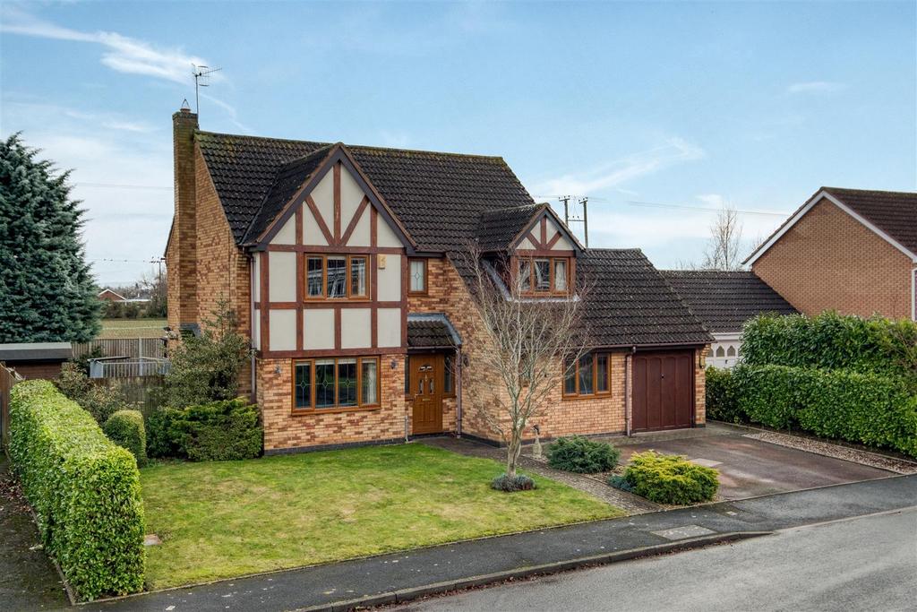 Gibbs Close, Lower Moor, Pershore 5 bed detached house £425,000