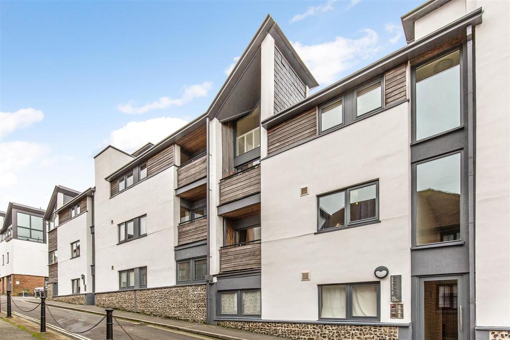 St. Nicholas Lane, Lewes 2 bed flat £350,000