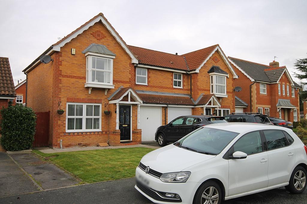 Elmsett Close, Great Sankey... 3 bed semidetached house £220,000