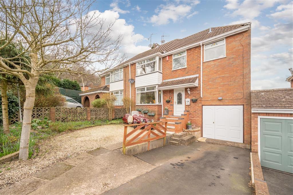 Kingsley Road, Kingswinford, DY6 9RS 4 bed semidetached house £300,000