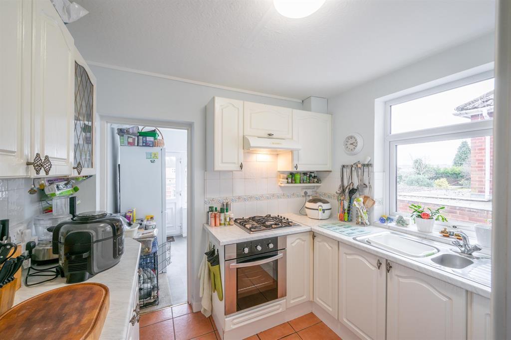 Kingsley Road, Kingswinford, DY6 9RS 4 bed semidetached house £300,000