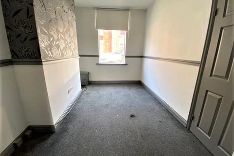 2 bedroom terraced house to rent, James Street, Grimsby, DN31