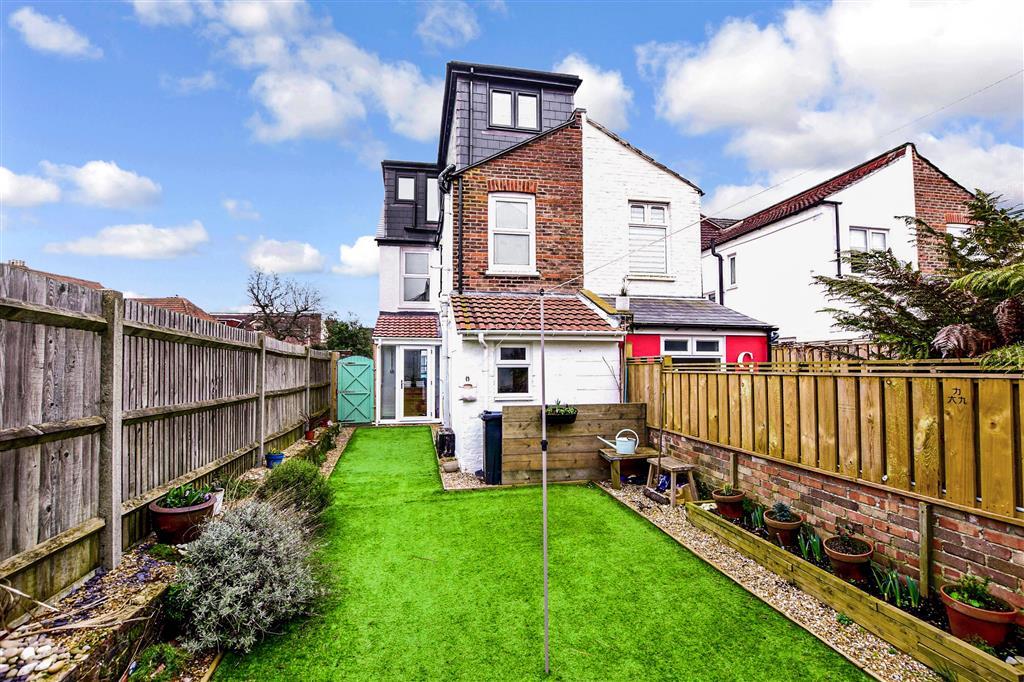 Collingwood Road, Southsea, Hampshire 4 bed end of terrace house £340,000