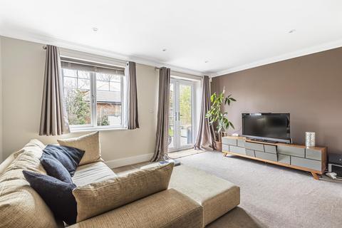 47 Soprano Way, Esher, KT10 0DG