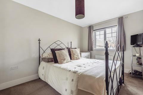 47 Soprano Way, Esher, KT10 0DG