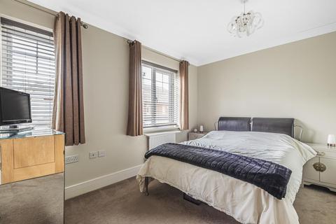 47 Soprano Way, Esher, KT10 0DG