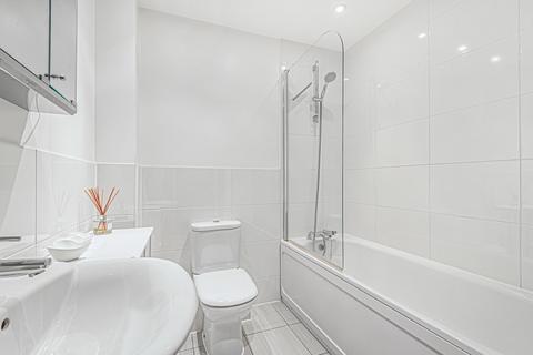 47 Soprano Way, Esher, KT10 0DG