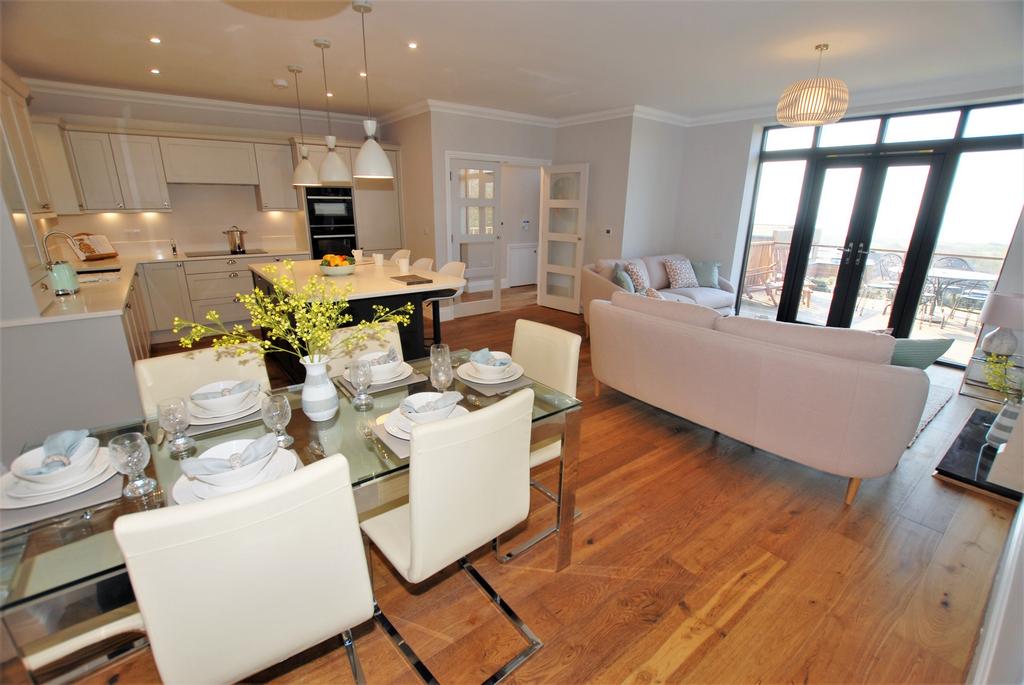 Kitchen/dining/living