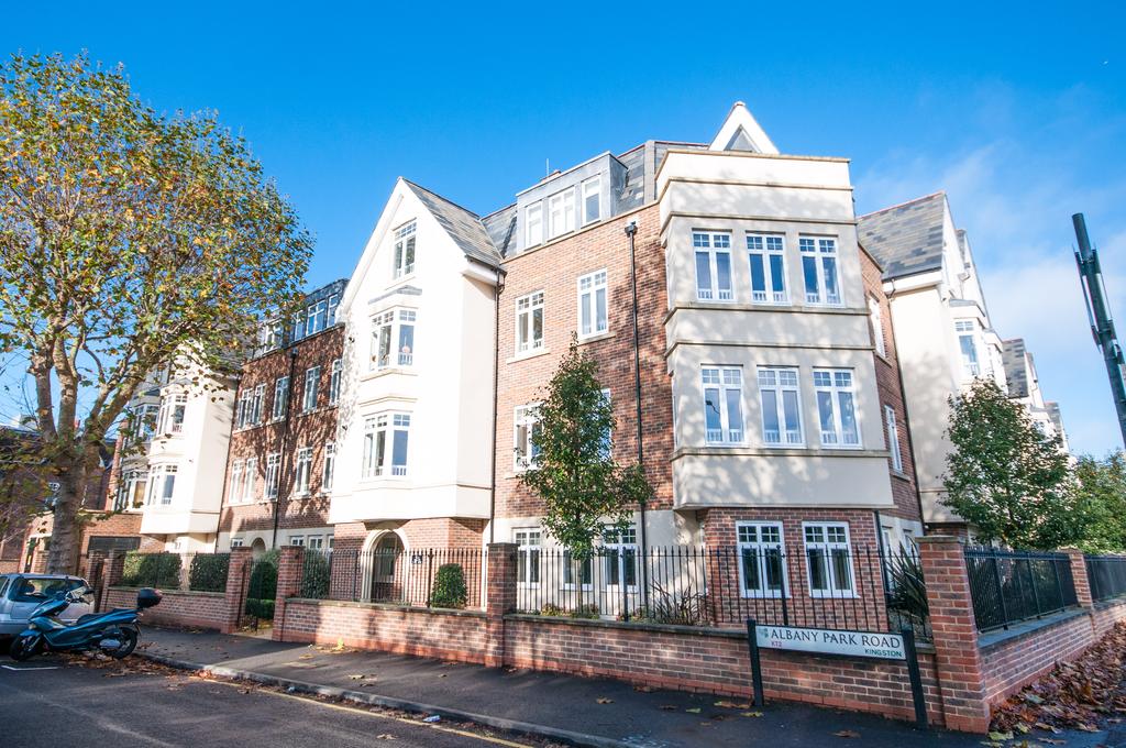 Albany Park road, Kingston upon Thames, Surrey, KT2 1 bed flat £1,325