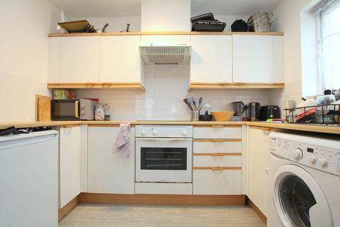 1 bedroom flat to rent, Cheltenham House, Exeter Close