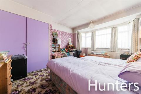 15 Fairmead Close, Hounslow, TW5 9JB