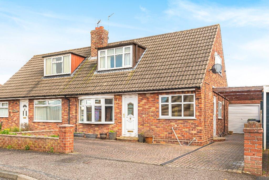Hazel Garth, York, YO31 3 bed bungalow £1,200 pcm (£277 pw)