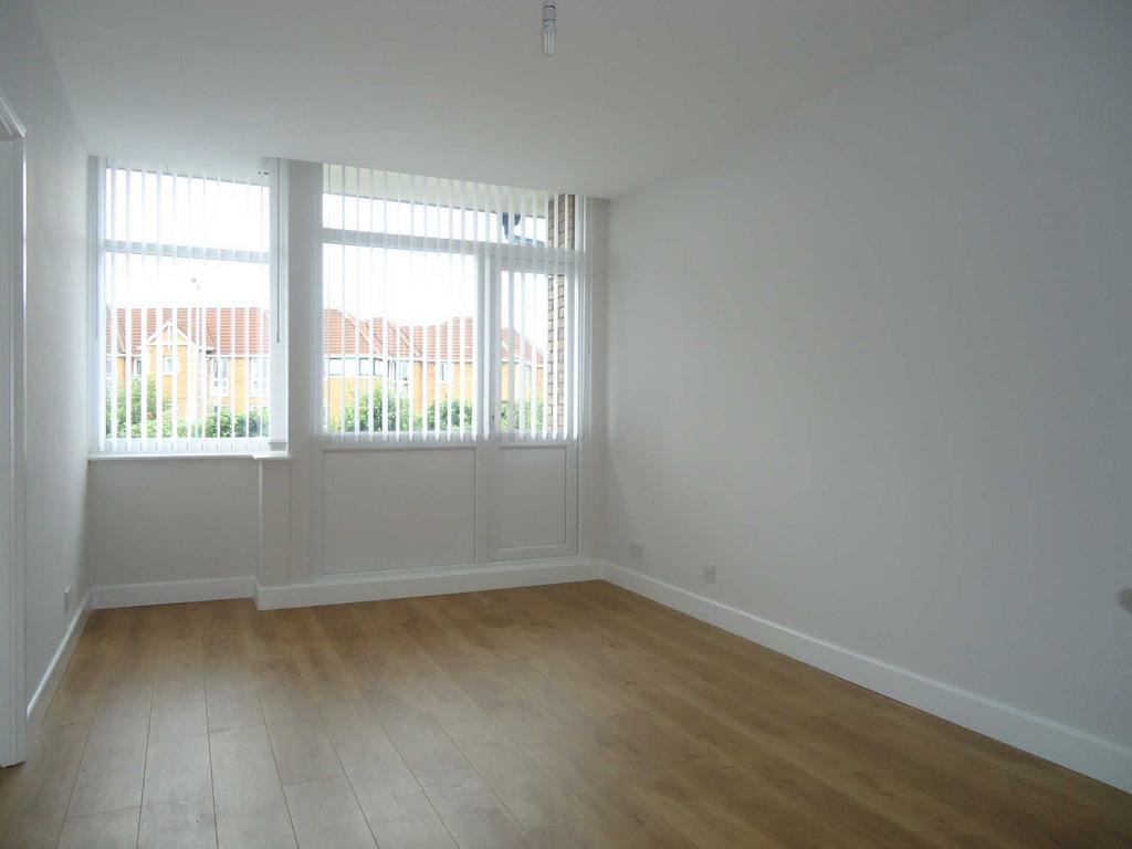 Westway, Maghull 2 bed apartment £675 pcm (£156 pw)