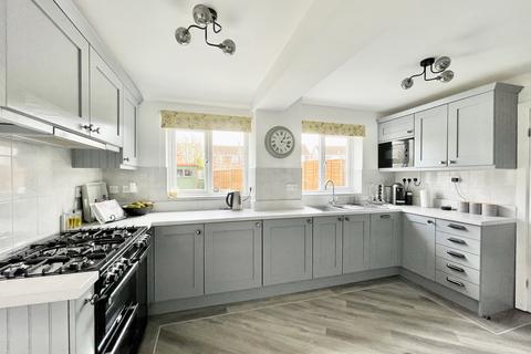 8 Lancaster Close, Wellesbourne, Warwick, CV35 9JF